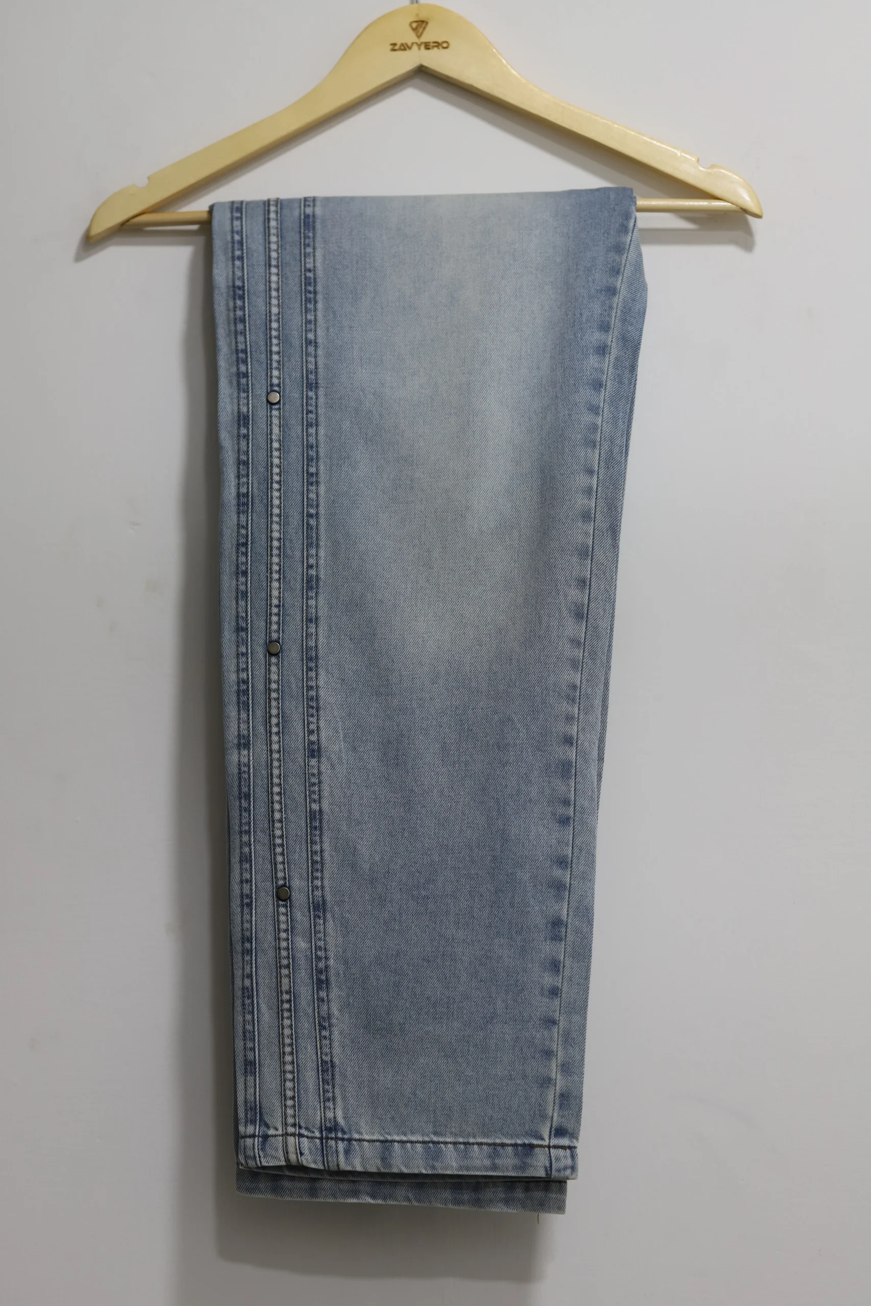 Men's Light Blue Baggy Elastic Waist Jeans with Rivets - Image 7