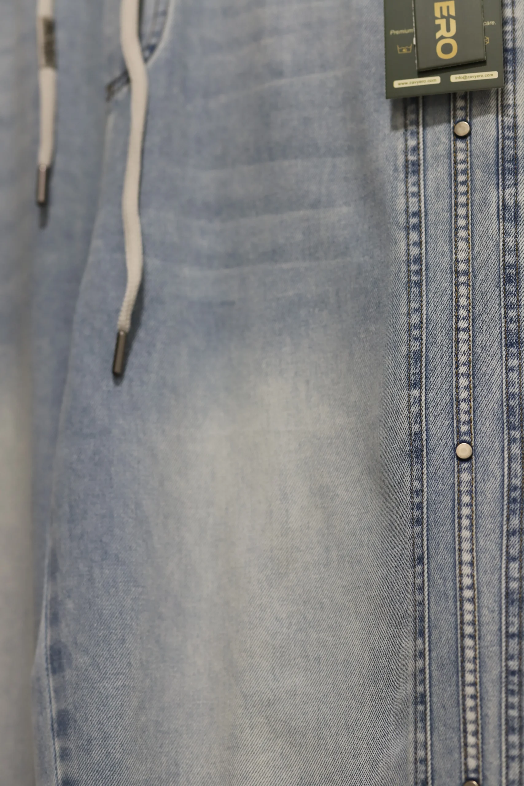 Men's Light Blue Baggy Elastic Waist Jeans with Rivets - Image 4