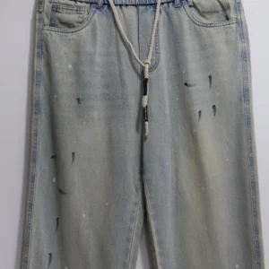 Men's vintage light blue baggy denim jeans in loose relaxed fit