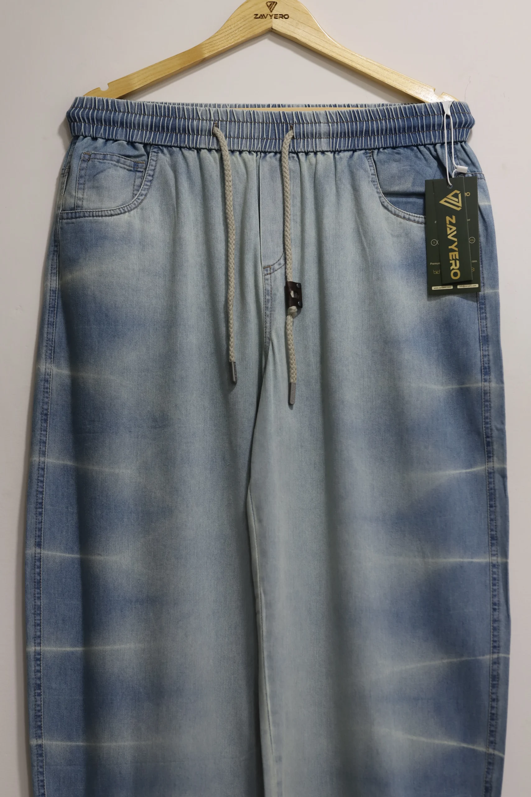 Men wearing neon blue baggy fit jeans with dual white side stripes and oversized sneaker